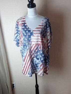 Avenue V-Neck Flag Print Short Sleeve Top - Red & Blue